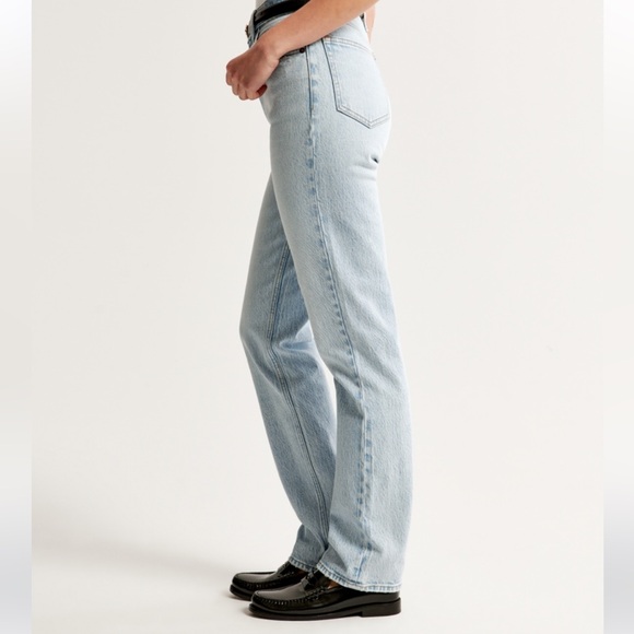 A&F Ultra High Rise 90s Straight Jean - Picture 2 of 7